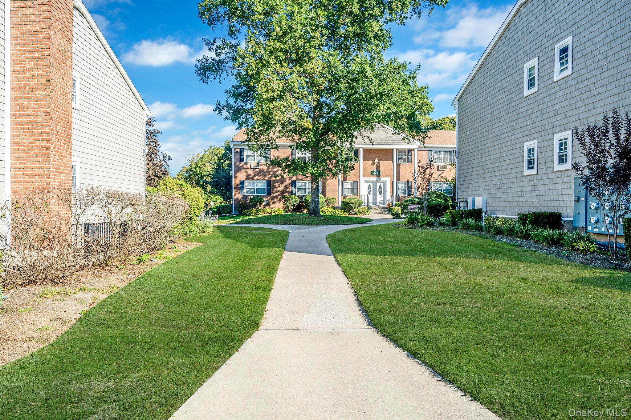 330 Lakeland Avenue # 2H, Sayville, NY 11782