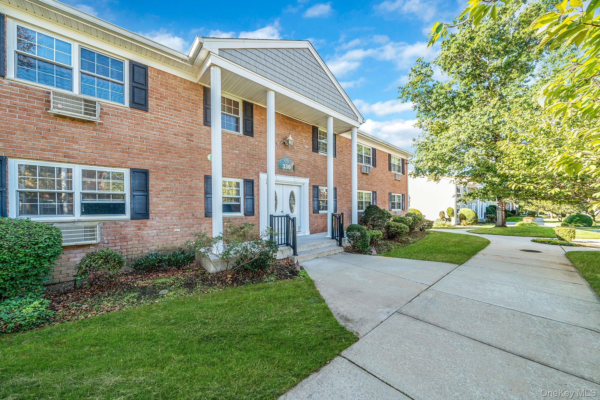 330 Lakeland Avenue # 2H, Sayville, NY 11782