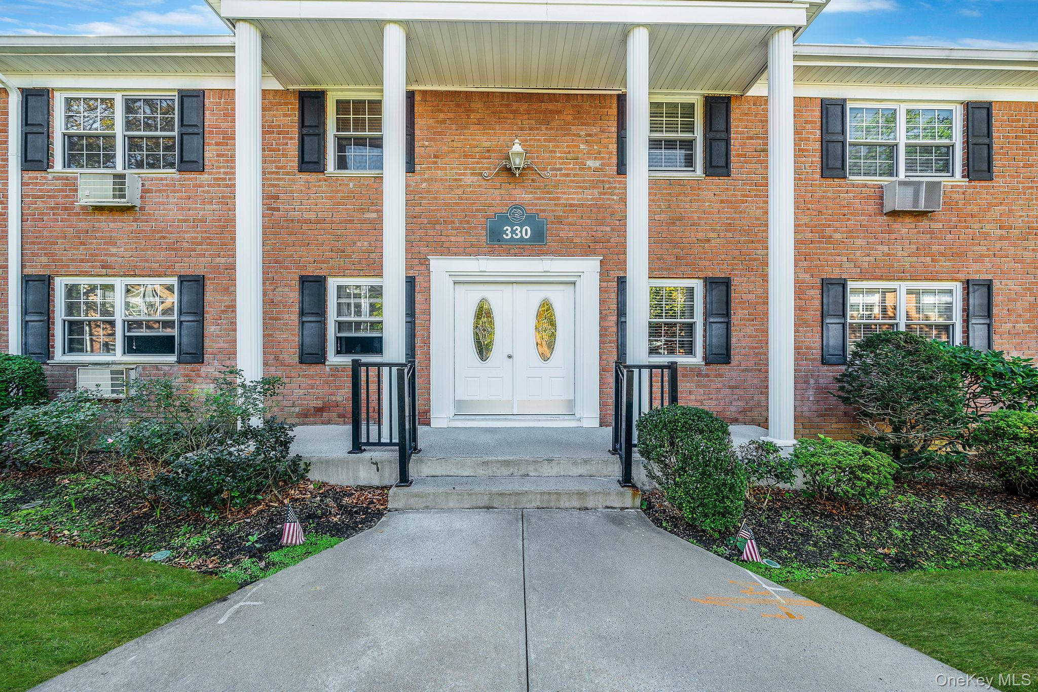 330 Lakeland Avenue # 2H, Sayville, NY 11782