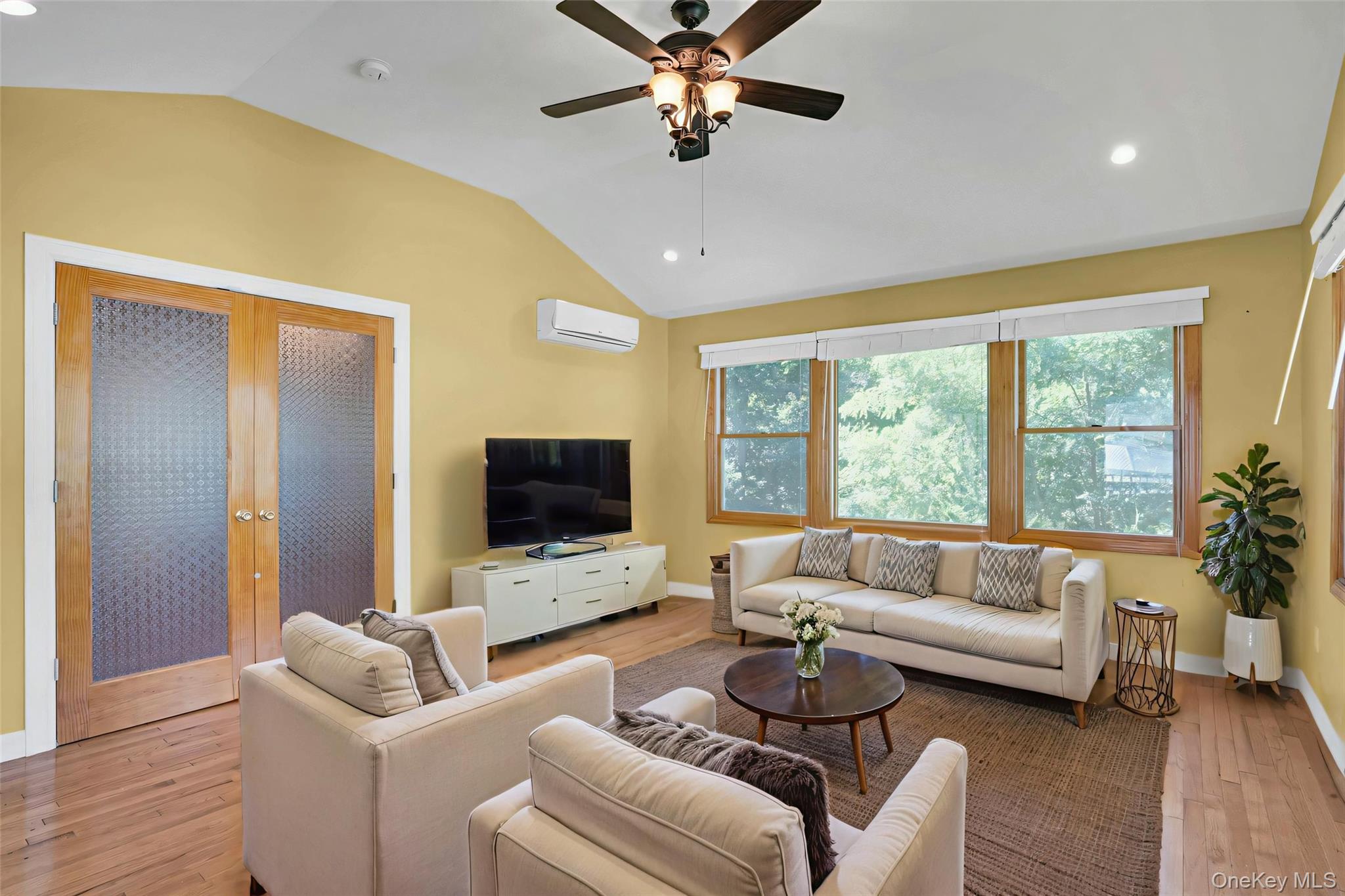 33 Pittoni Drive, Commack, NY 11725