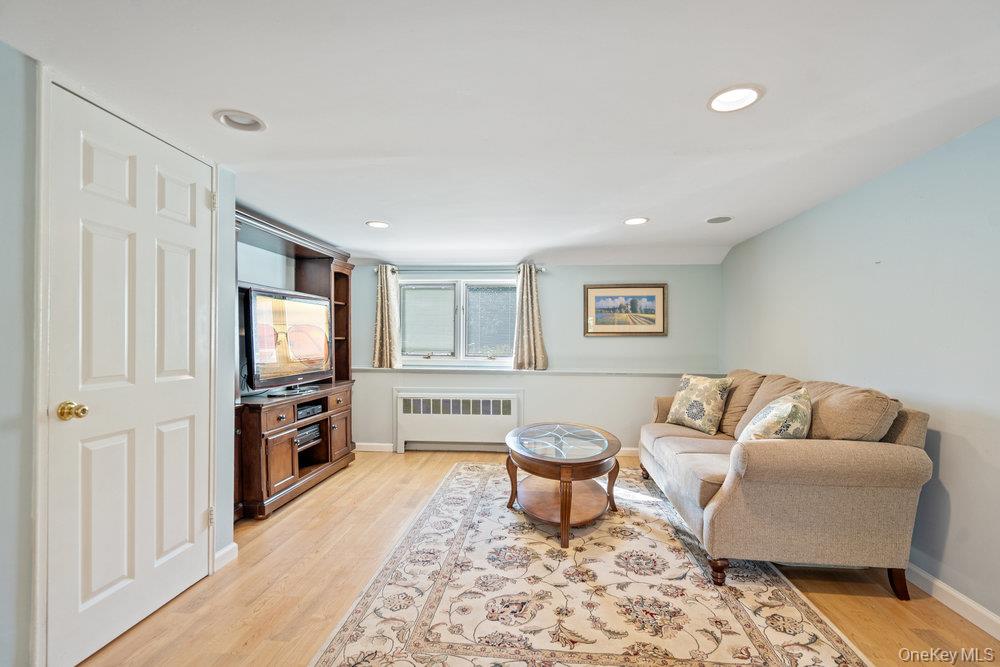 1 Jerome Drive, Farmingdale, NY 11735