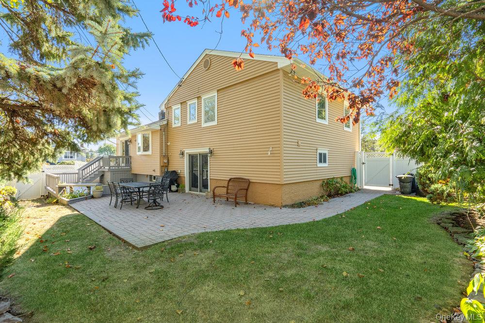 1 Jerome Drive, Farmingdale, NY 11735