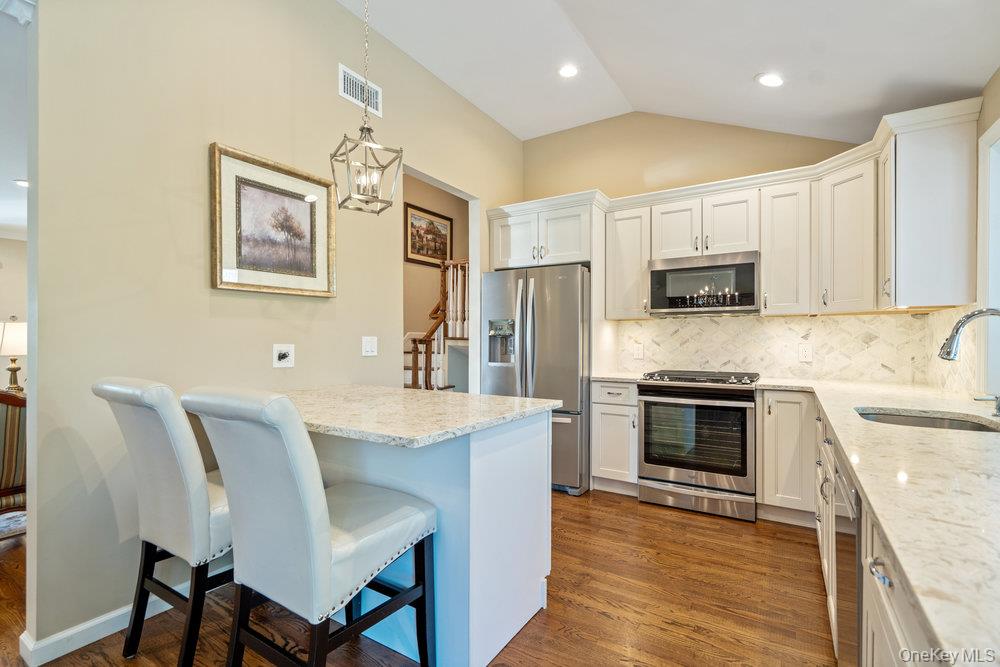 1 Jerome Drive, Farmingdale, NY 11735