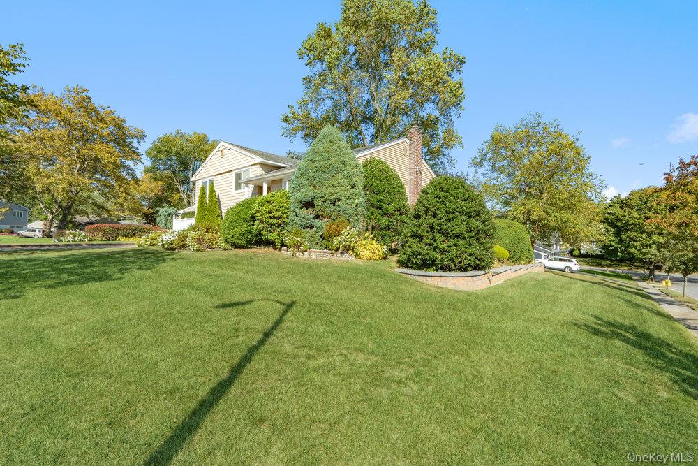 1 Jerome Drive, Farmingdale, NY 11735