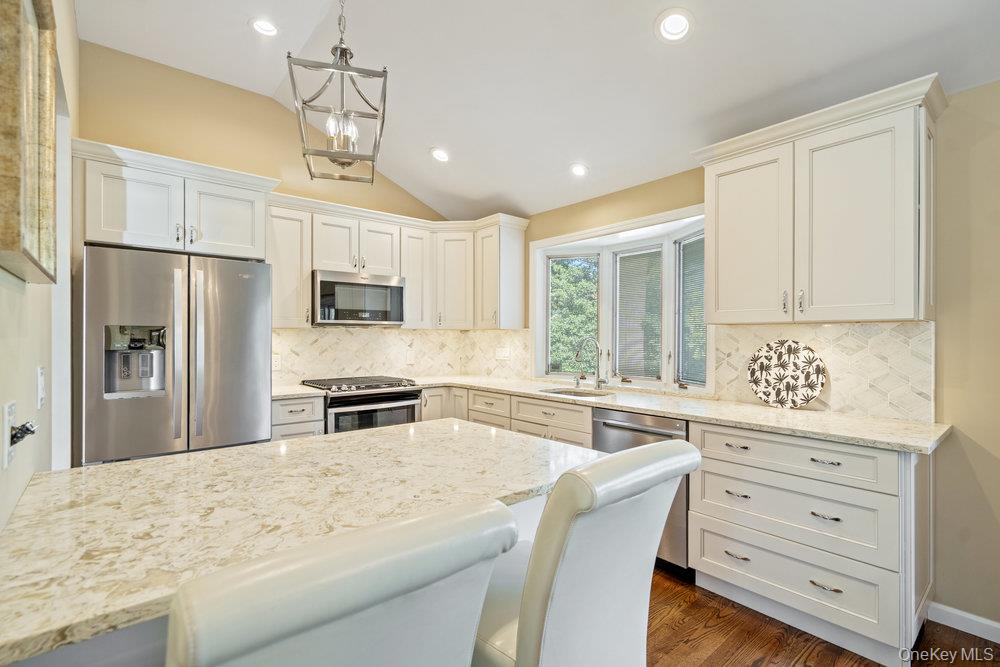 1 Jerome Drive, Farmingdale, NY 11735