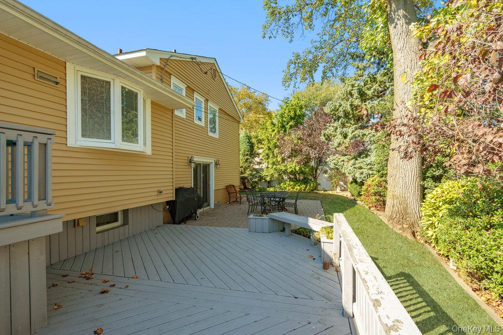 1 Jerome Drive, Farmingdale, NY 11735