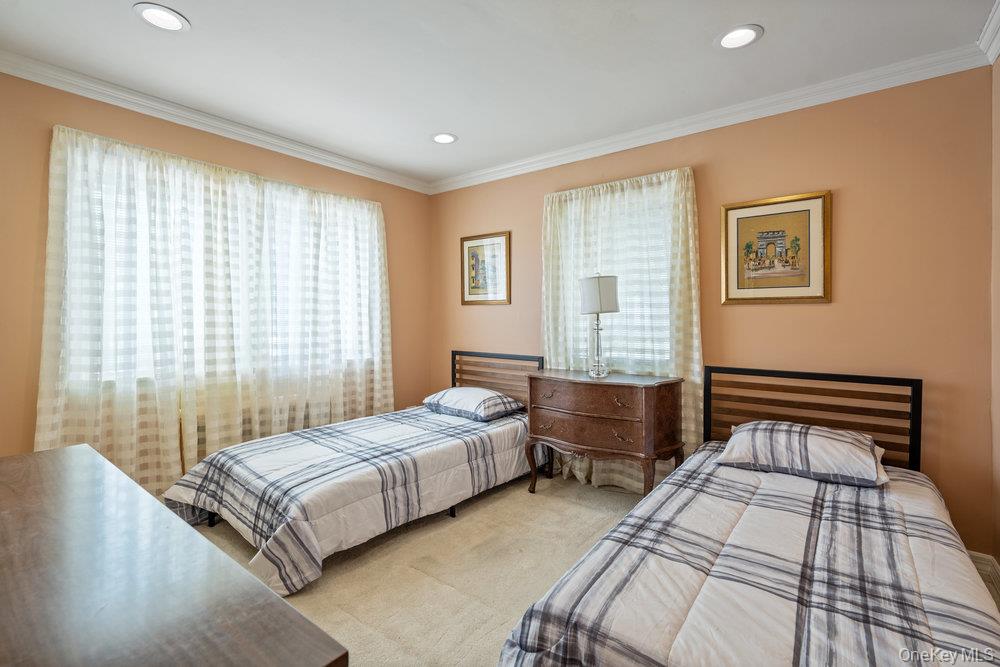 1 Jerome Drive, Farmingdale, NY 11735