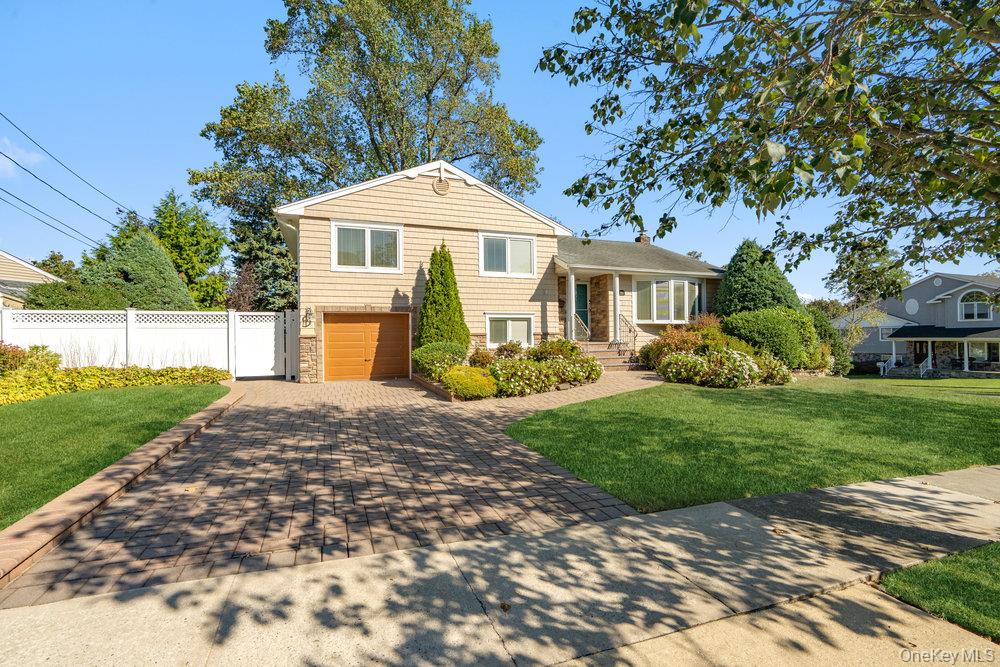 1 Jerome Drive, Farmingdale, NY 11735