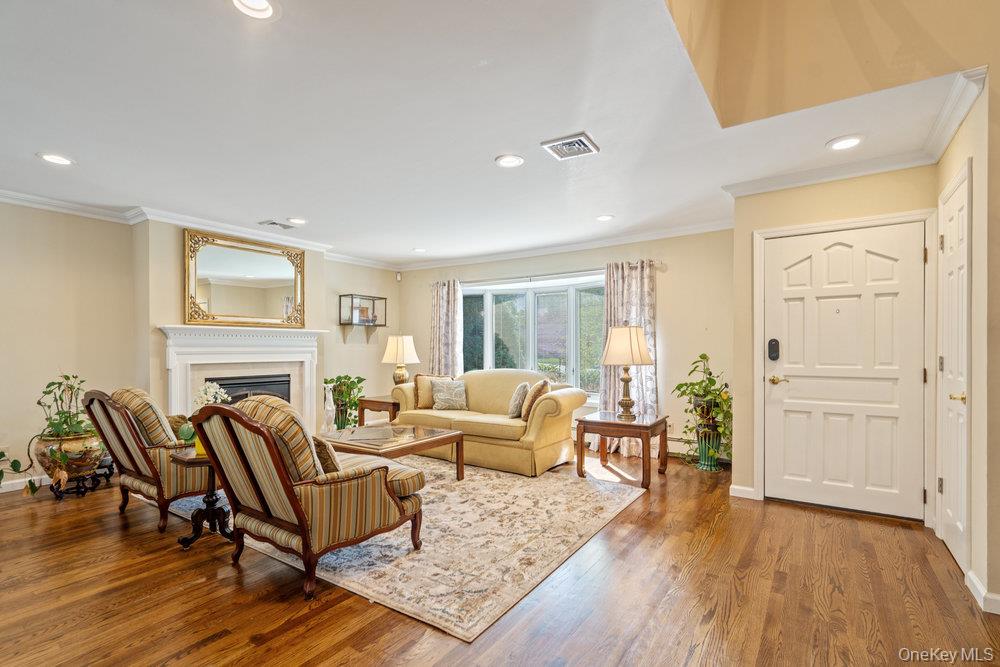 1 Jerome Drive, Farmingdale, NY 11735