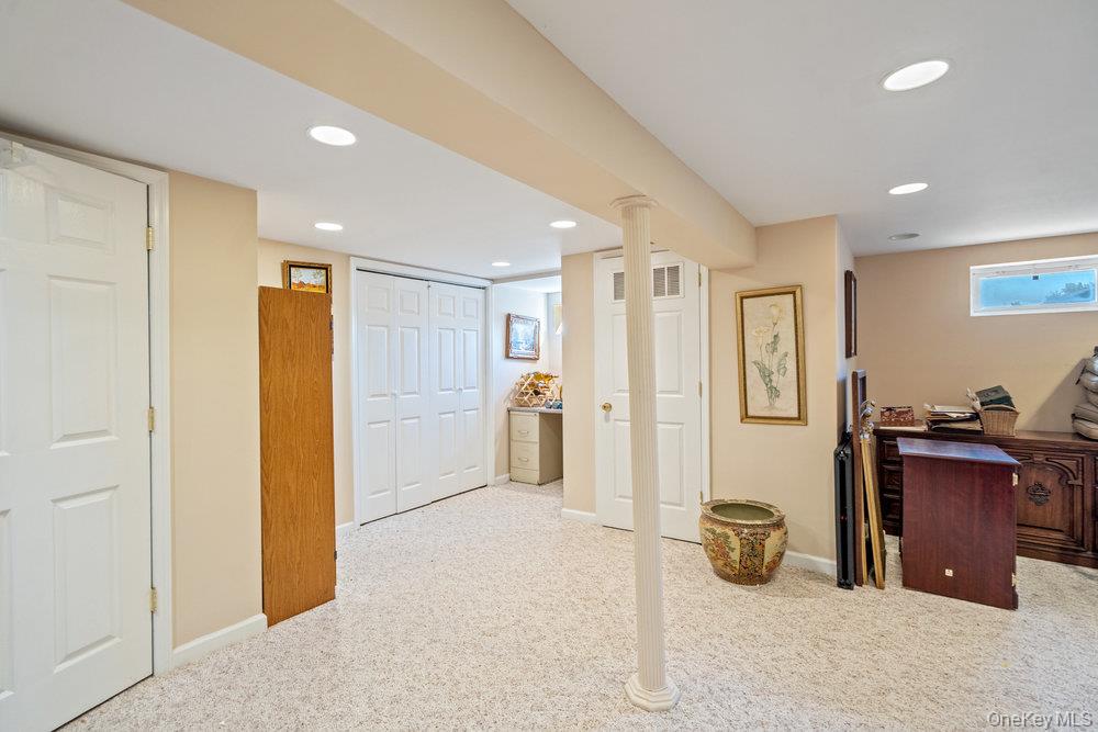 1 Jerome Drive, Farmingdale, NY 11735