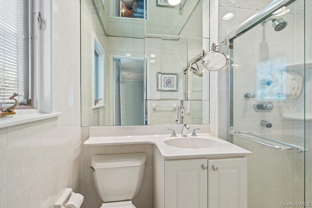 1 Jerome Drive, Farmingdale, NY 11735