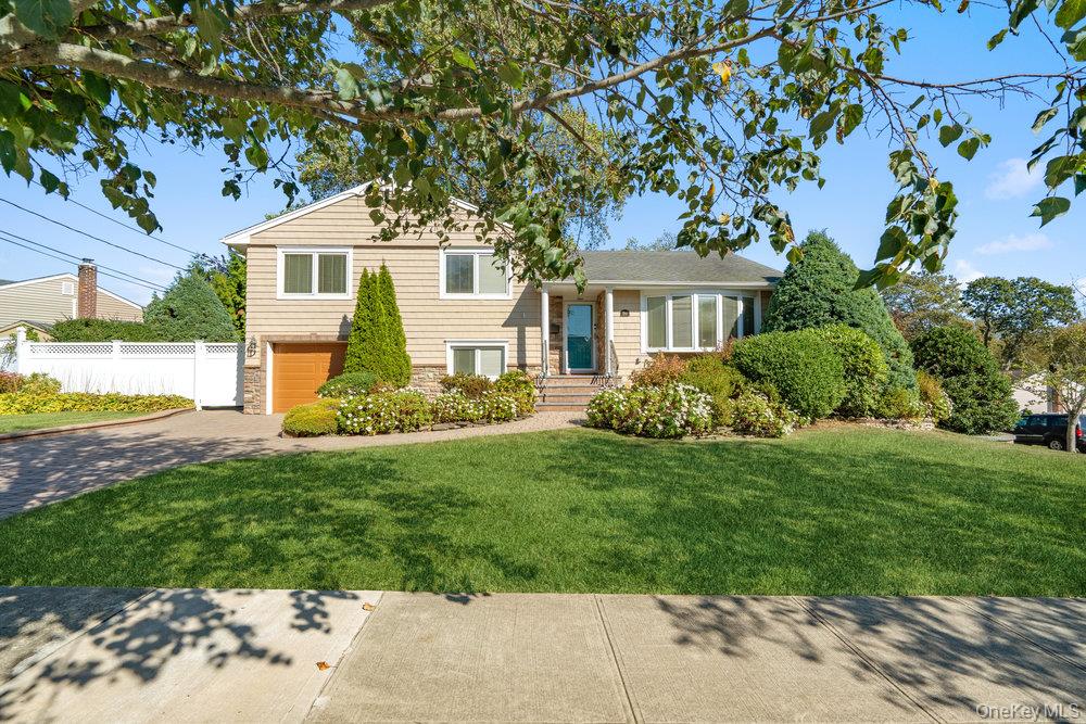 1 Jerome Drive, Farmingdale, NY 11735