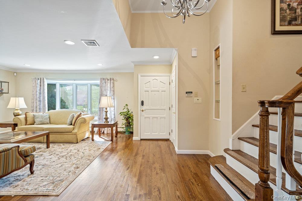 1 Jerome Drive, Farmingdale, NY 11735