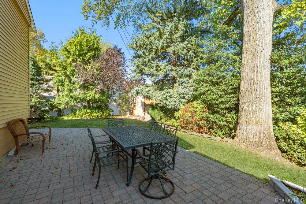 1 Jerome Drive, Farmingdale, NY 11735