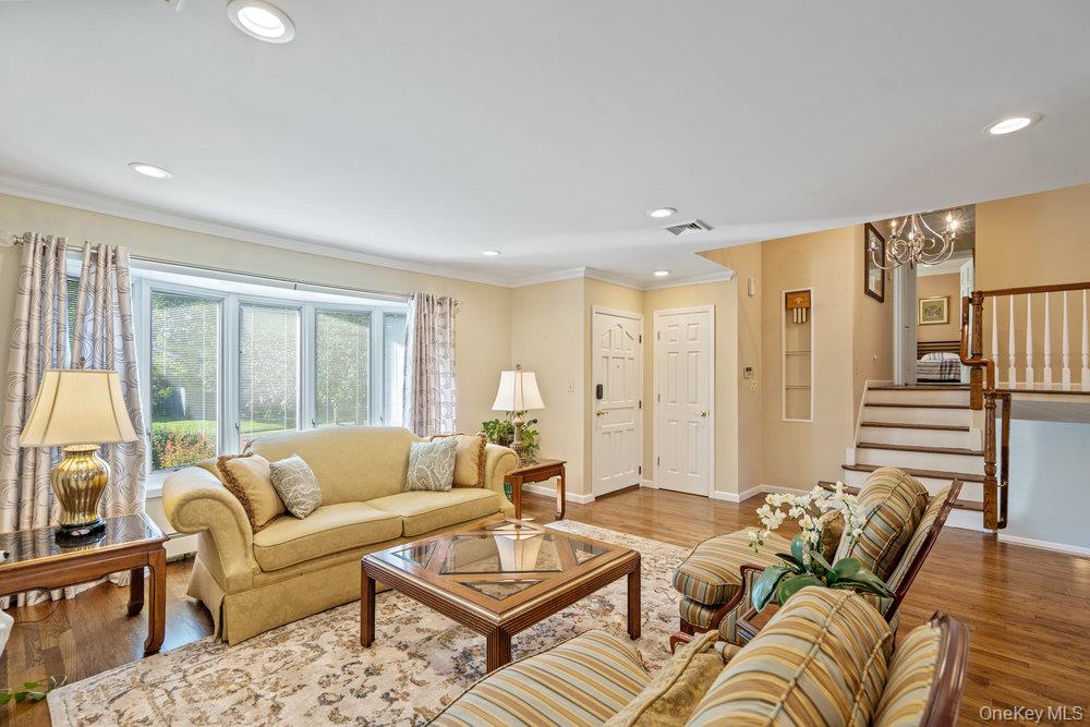 1 Jerome Drive, Farmingdale, NY 11735