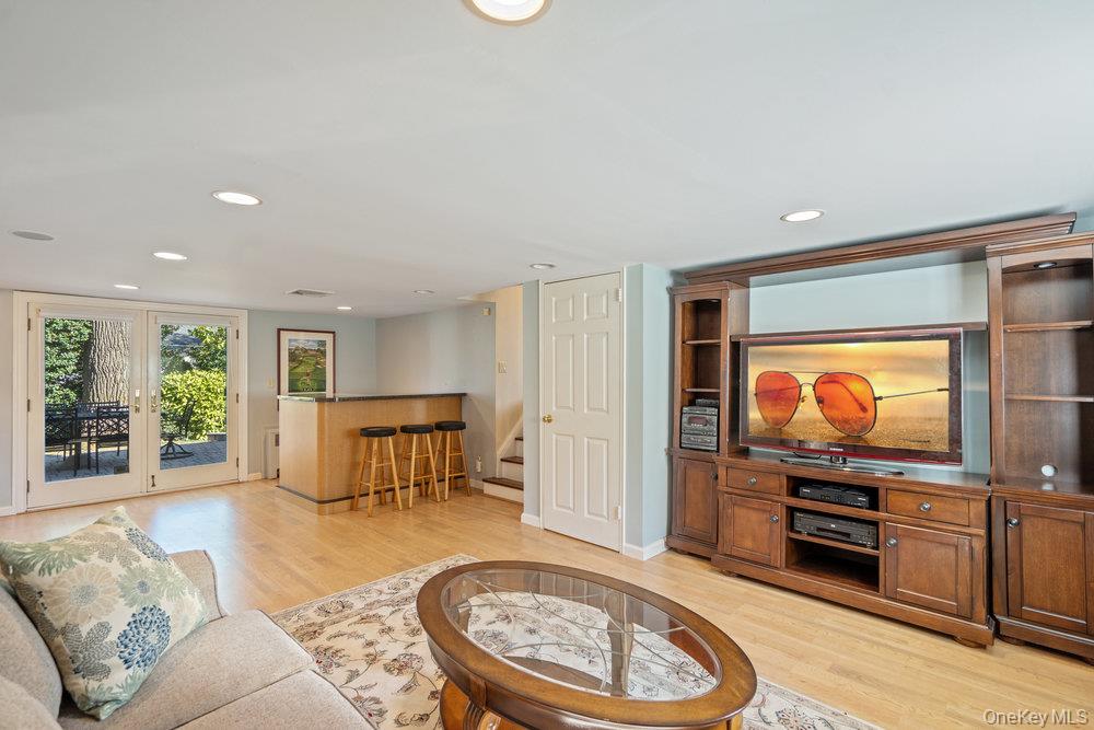 1 Jerome Drive, Farmingdale, NY 11735