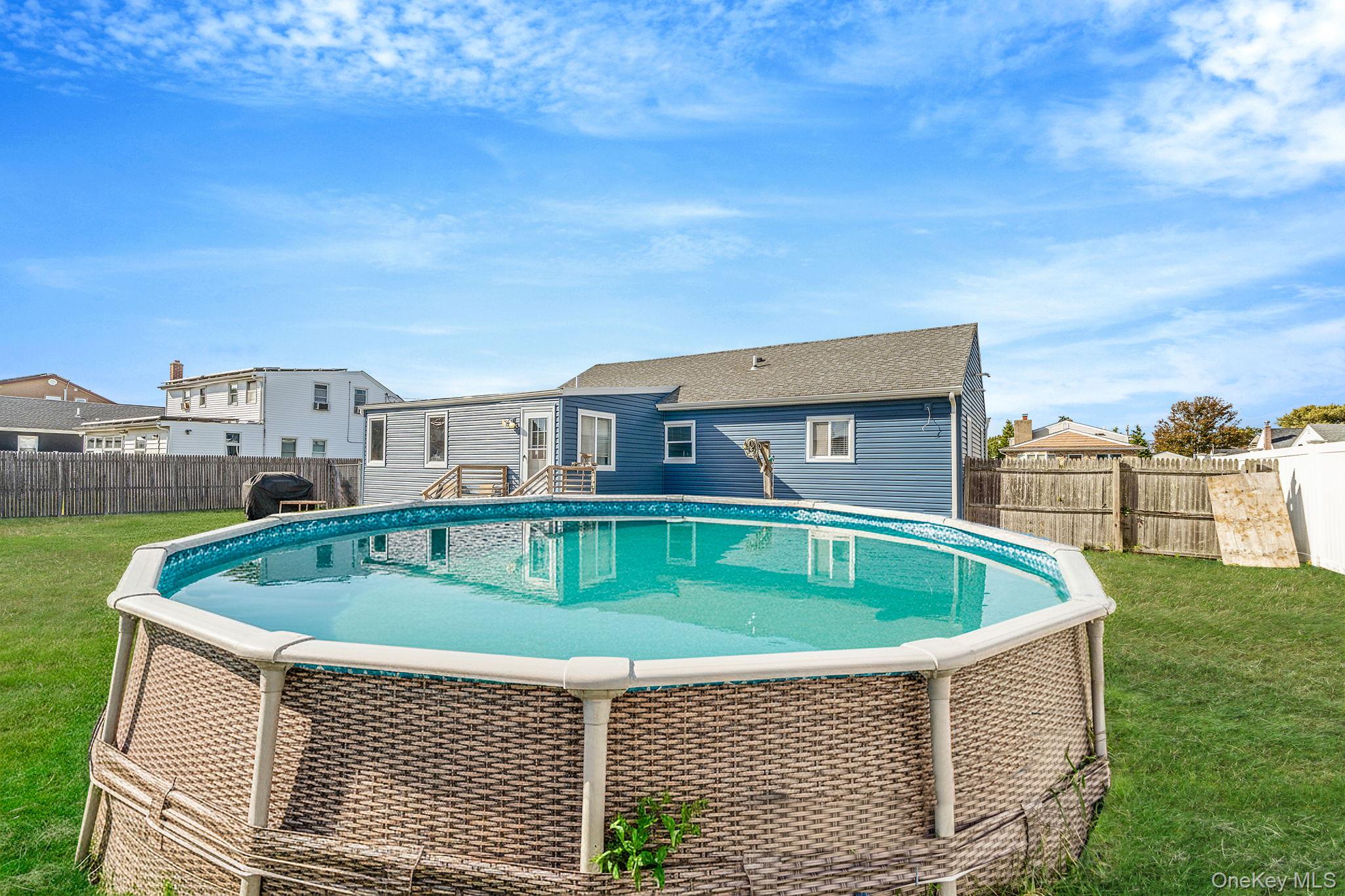 33 E. Seacrest Avenue, Lindenhurst, NY 11757