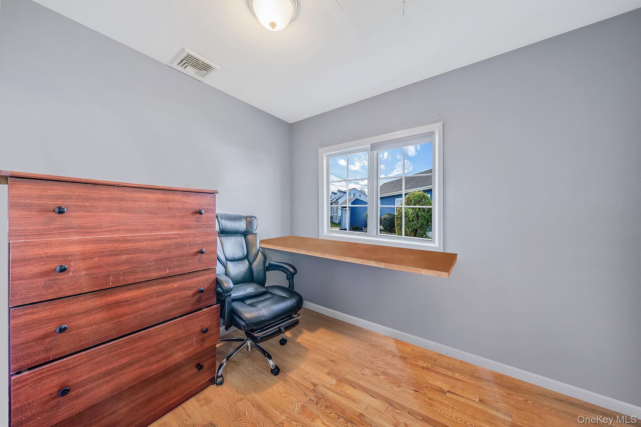 33 E. Seacrest Avenue, Lindenhurst, NY 11757