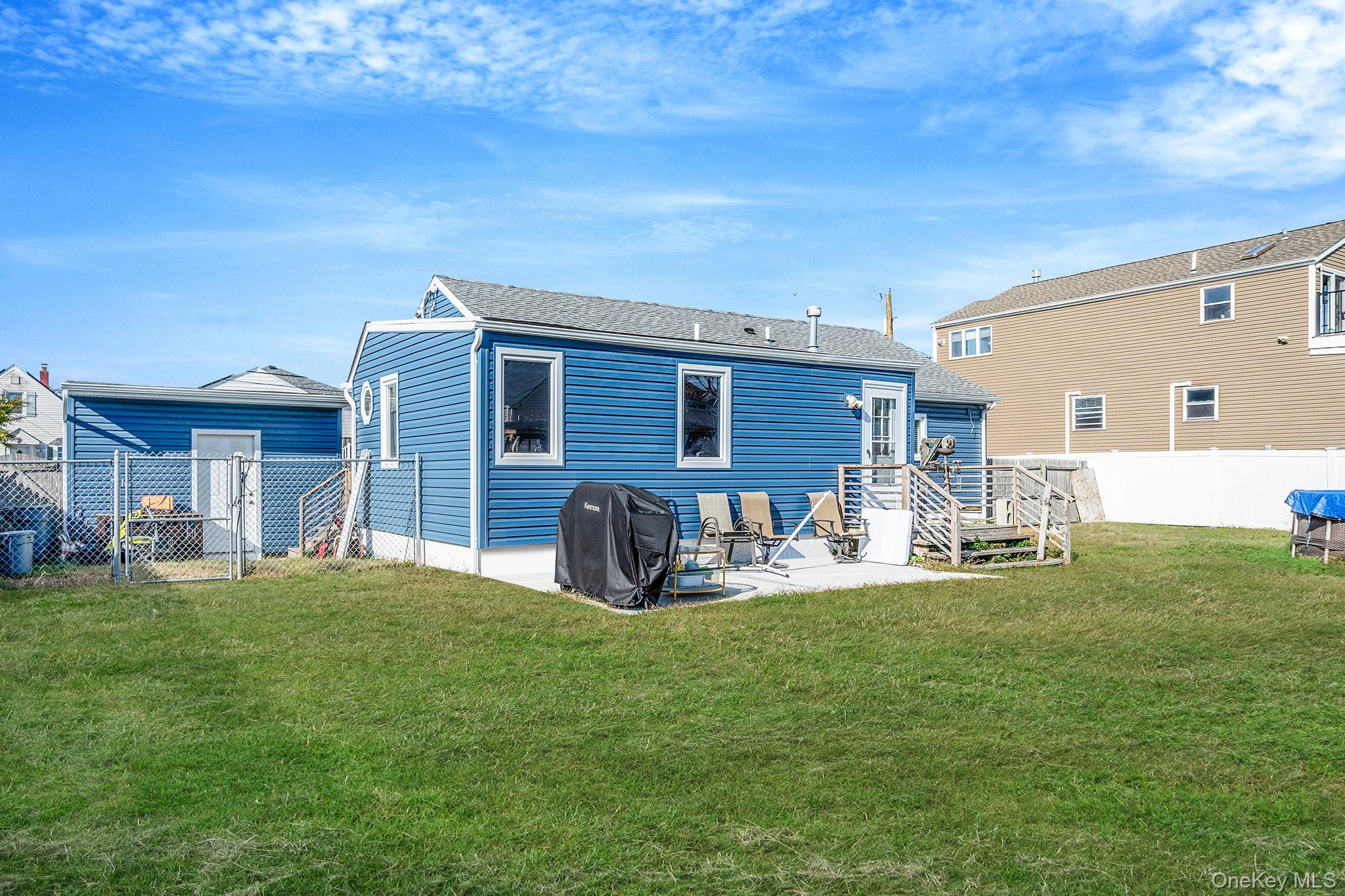 33 E. Seacrest Avenue, Lindenhurst, NY 11757