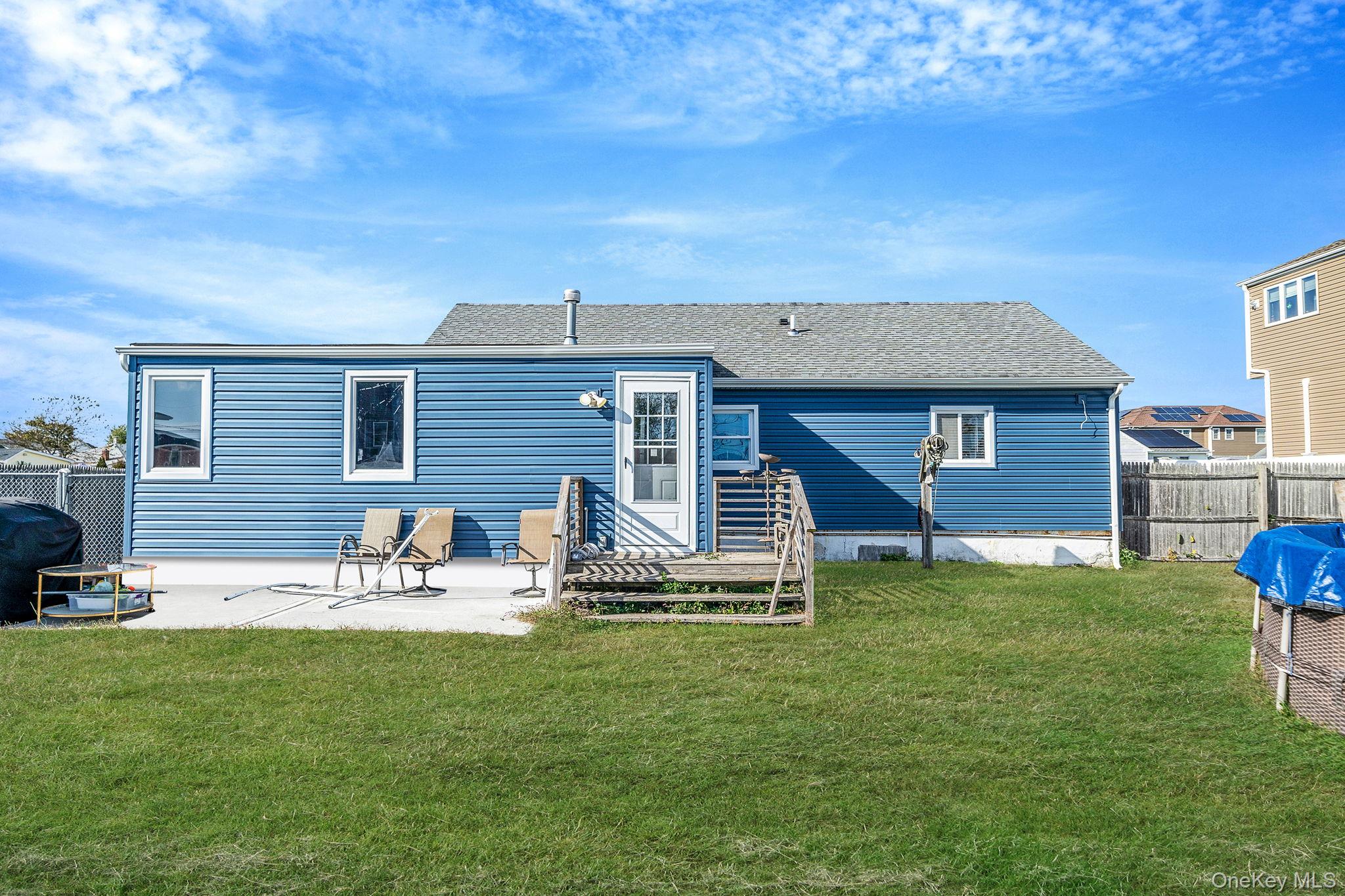 33 E. Seacrest Avenue, Lindenhurst, NY 11757