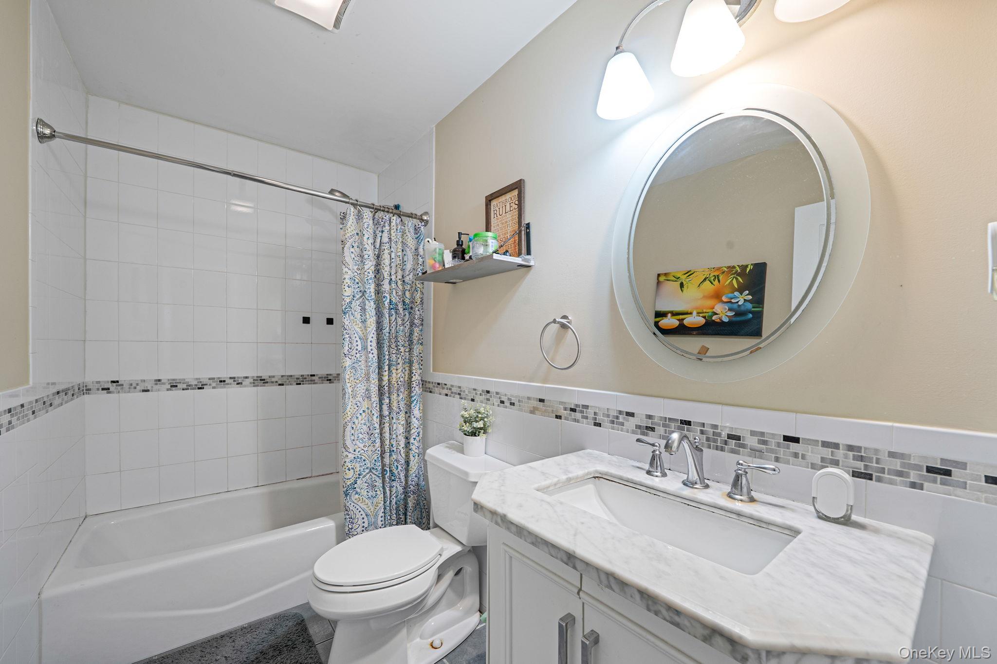 33 E. Seacrest Avenue, Lindenhurst, NY 11757