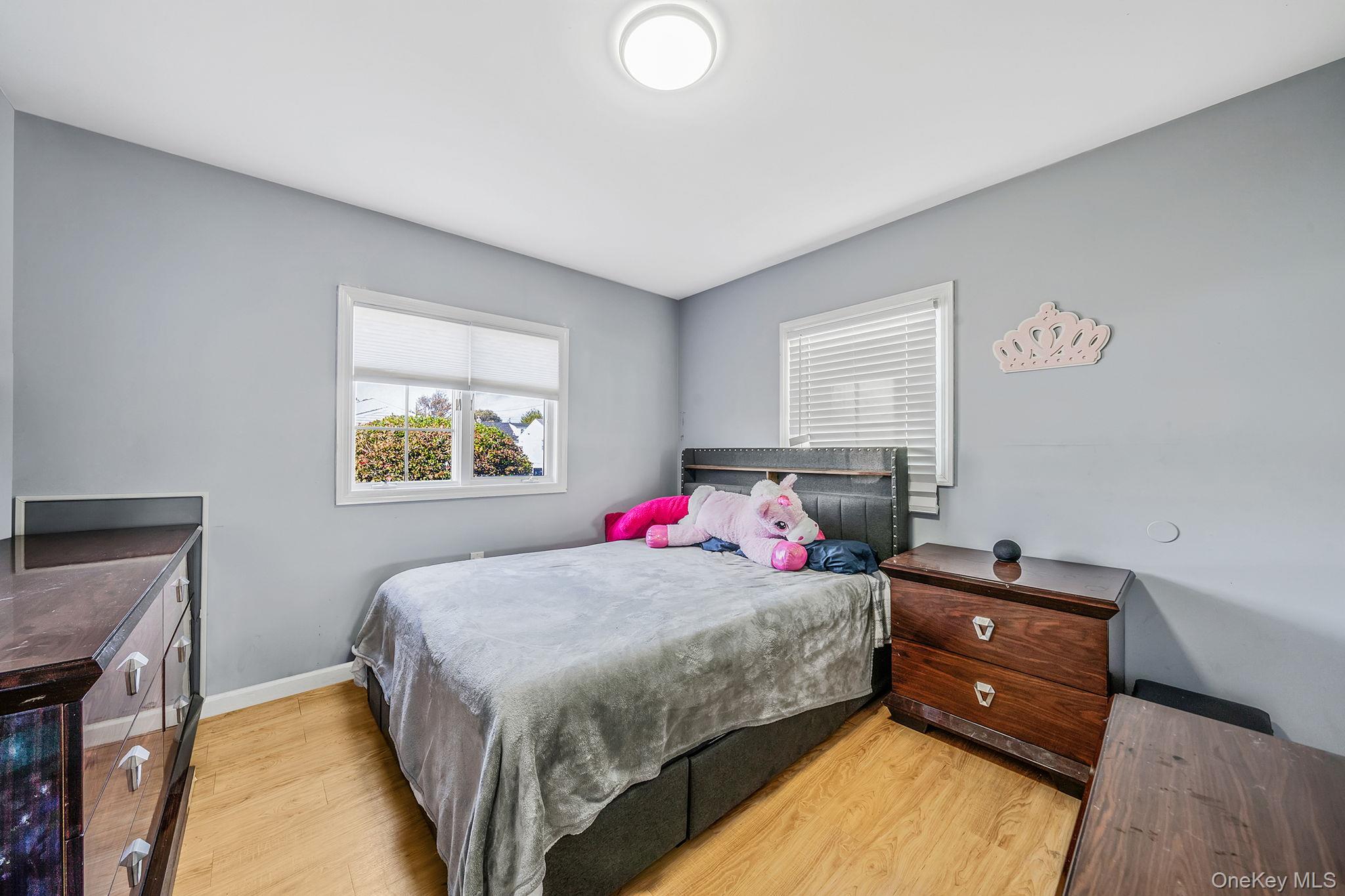 33 E. Seacrest Avenue, Lindenhurst, NY 11757