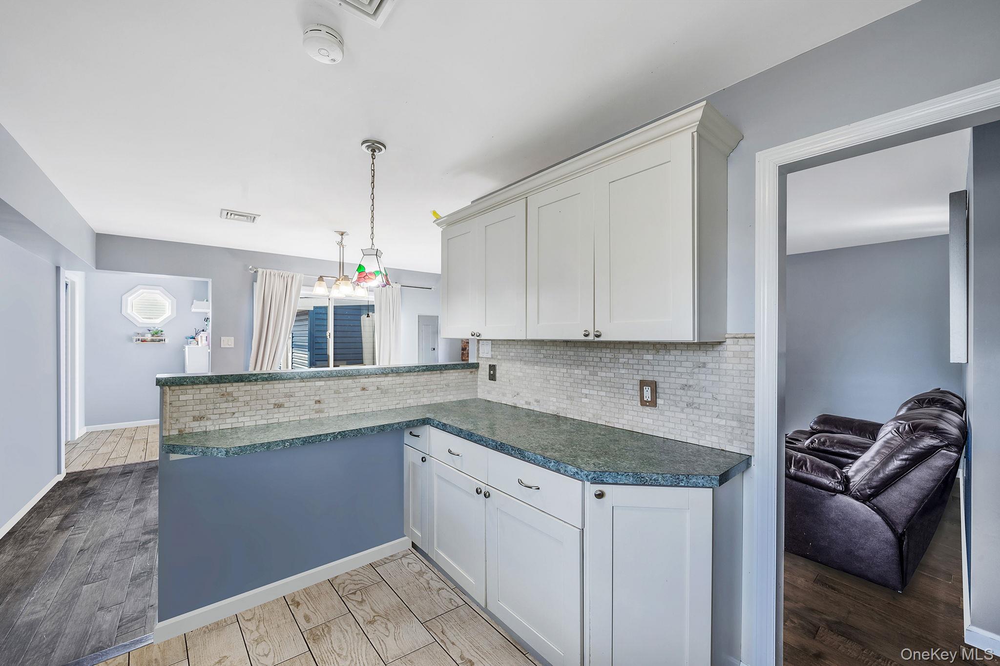 33 E. Seacrest Avenue, Lindenhurst, NY 11757