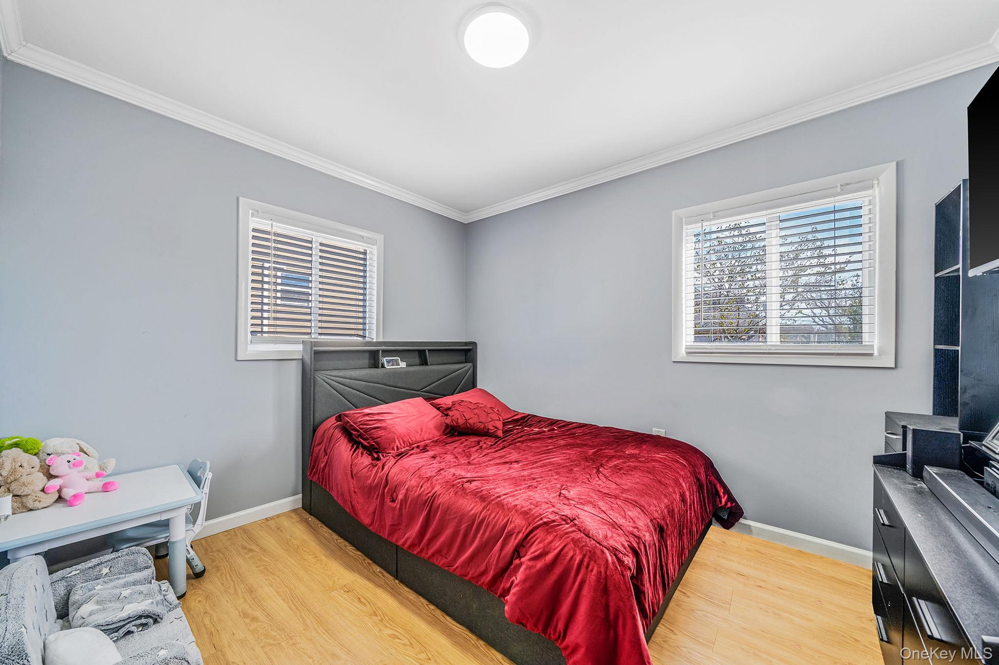 33 E. Seacrest Avenue, Lindenhurst, NY 11757