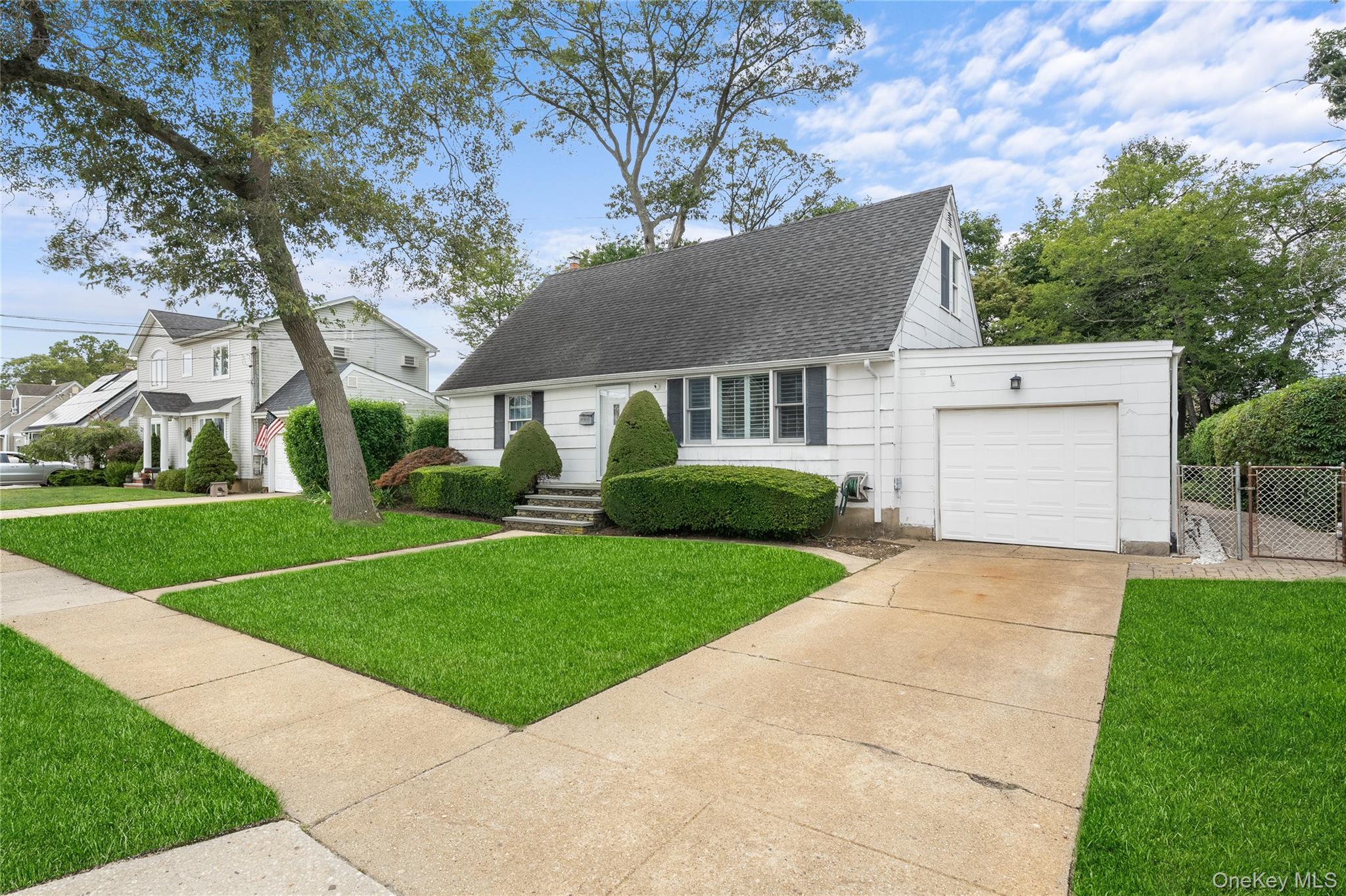 94 Charles Avenue, Massapequa Park, NY 11762