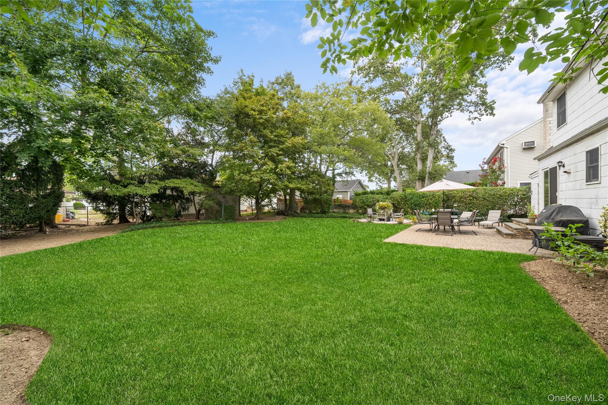 94 Charles Avenue, Massapequa Park, NY 11762