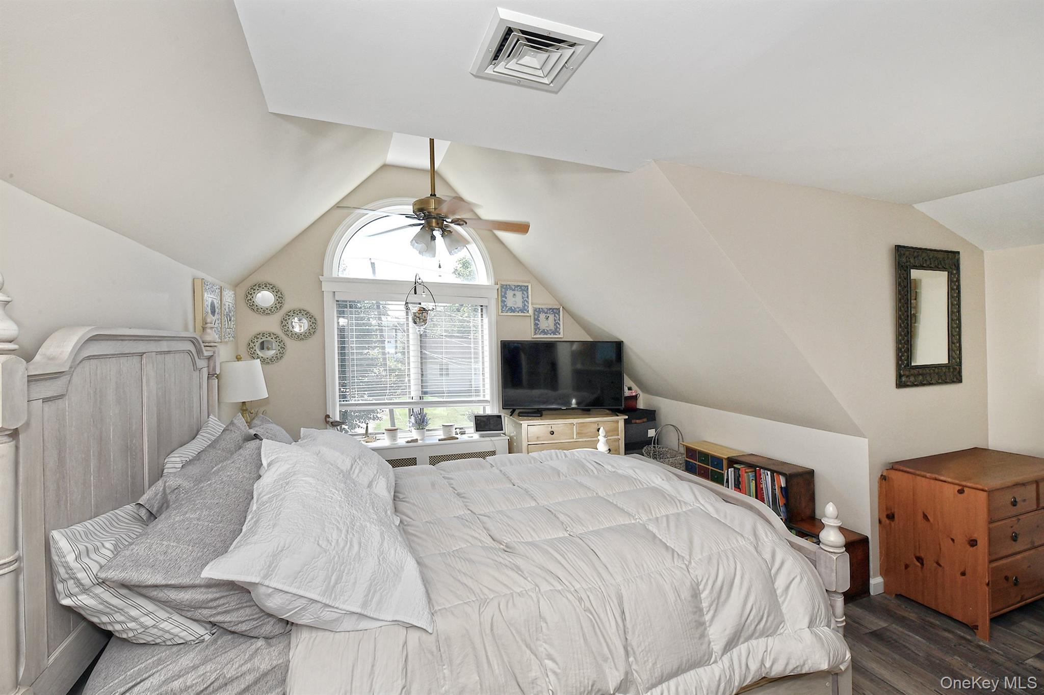 109 W 21st Street, Huntington Station, NY 11746