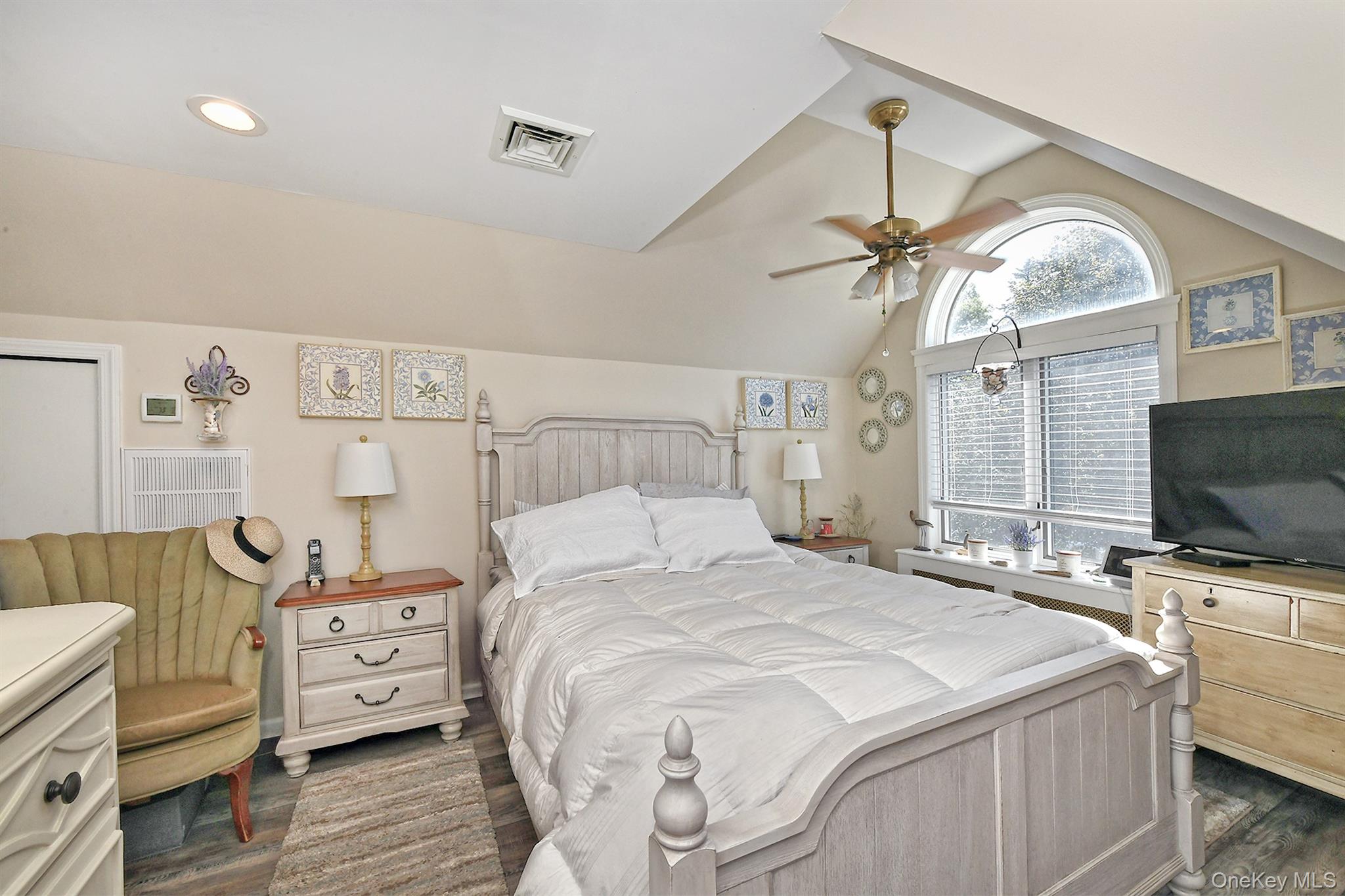 109 W 21st Street, Huntington Station, NY 11746