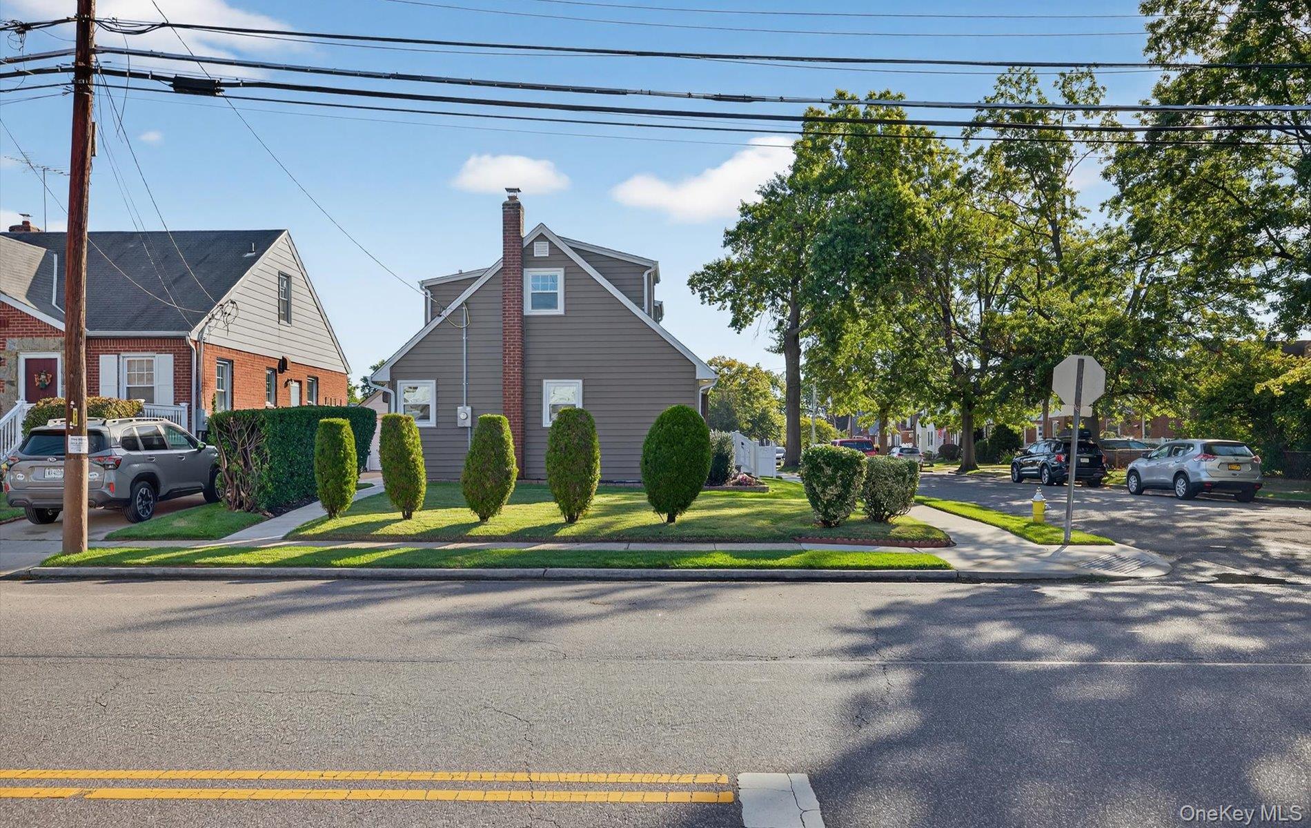 1098 Russell Street, Franklin Square, NY 11010