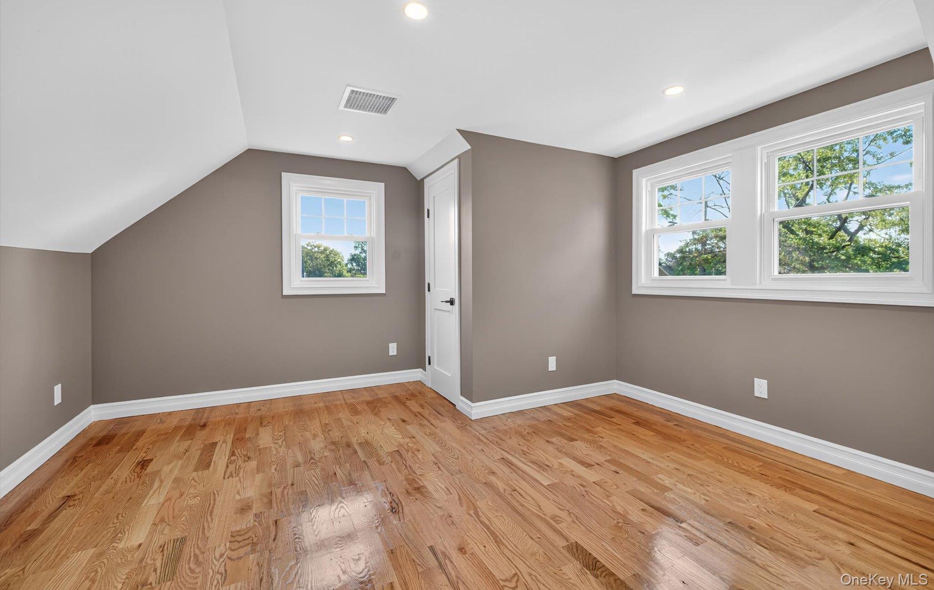 1098 Russell Street, Franklin Square, NY 11010