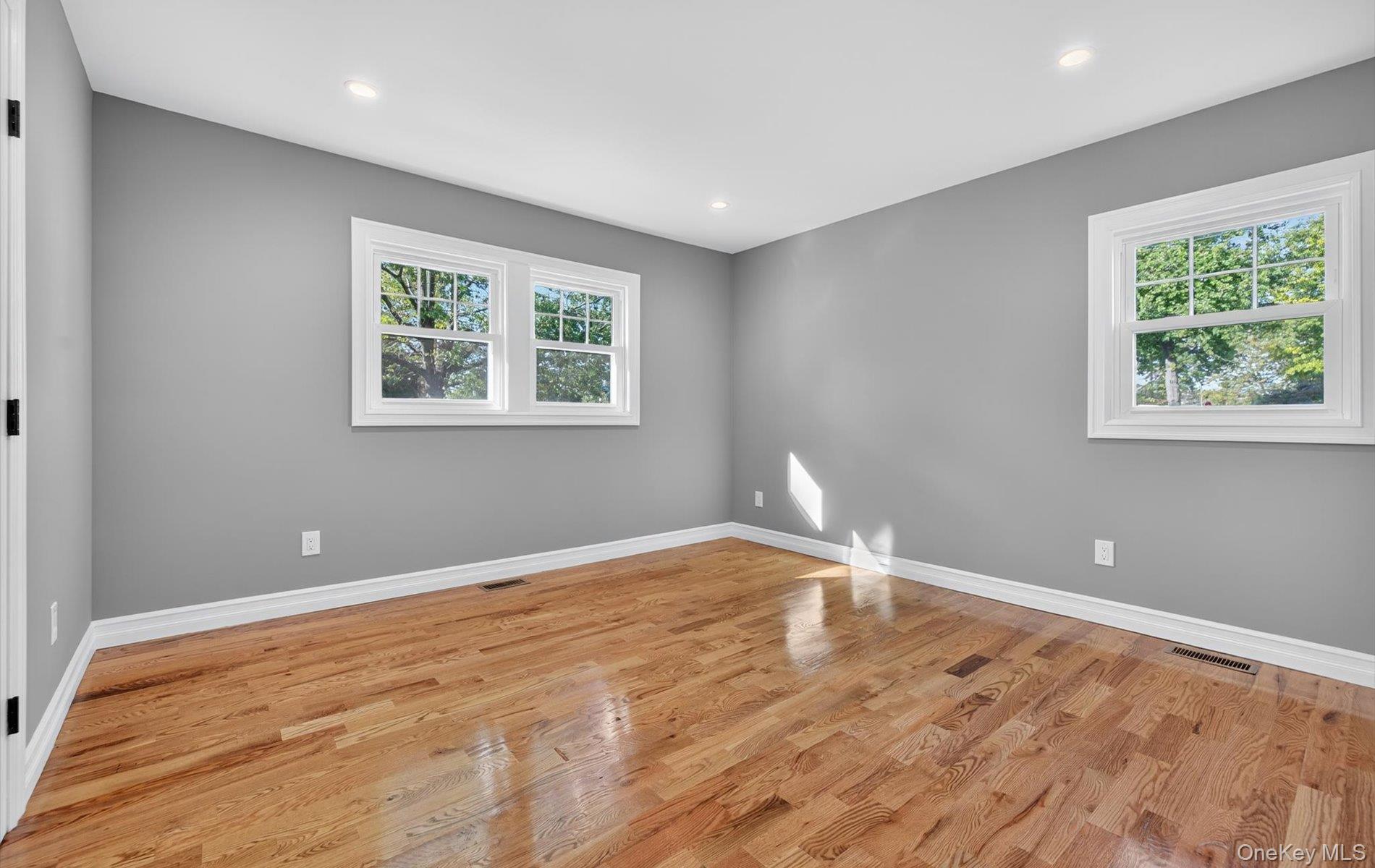 1098 Russell Street, Franklin Square, NY 11010