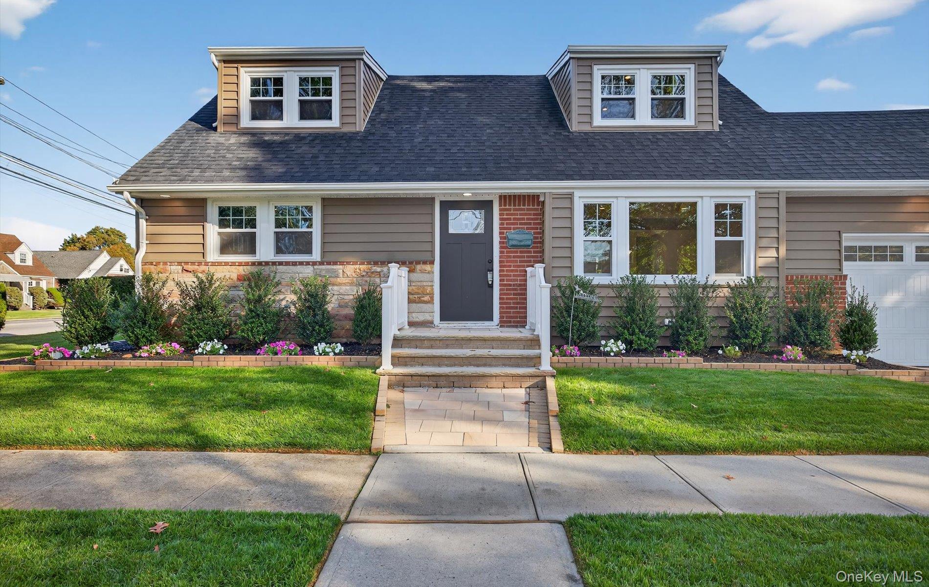 1098 Russell Street, Franklin Square, NY 11010