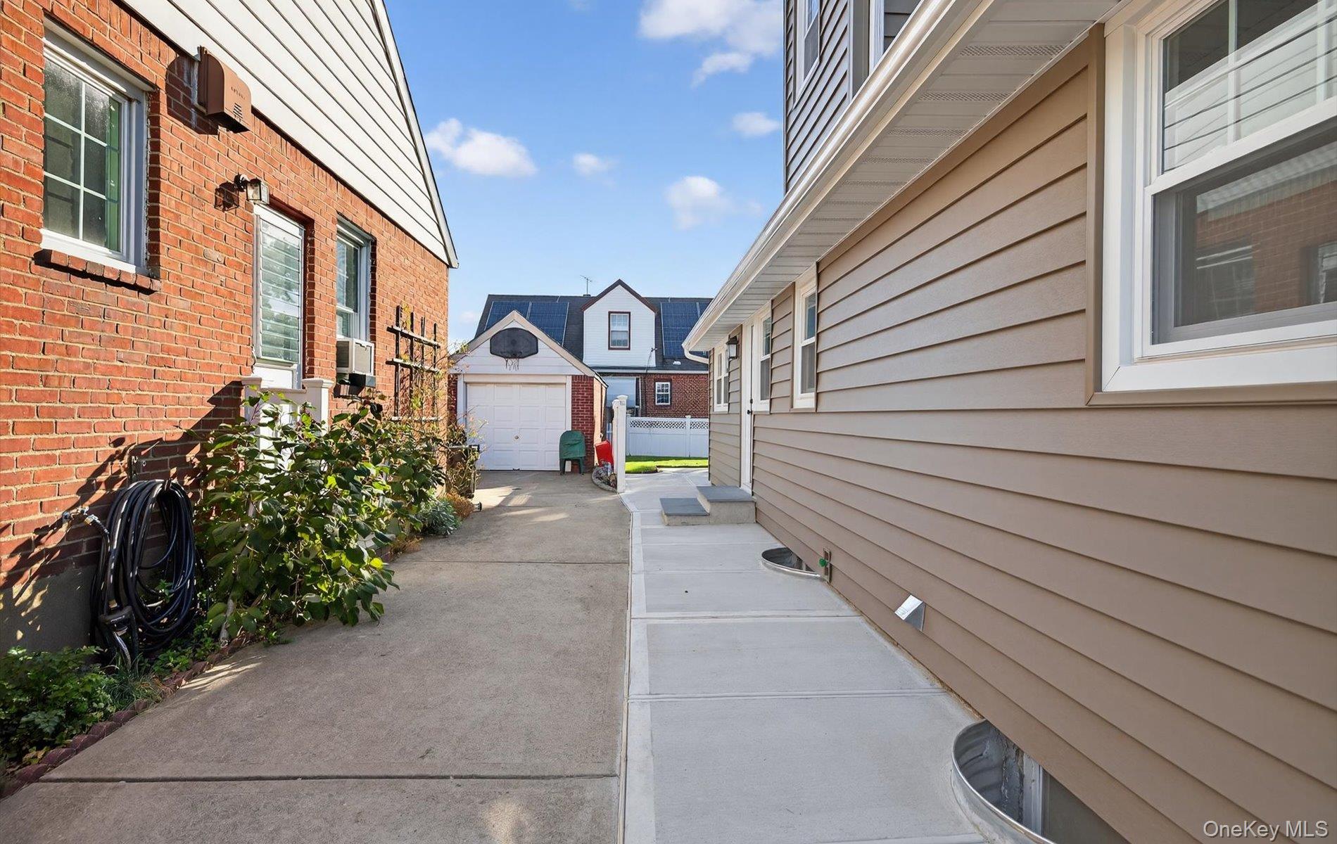 1098 Russell Street, Franklin Square, NY 11010