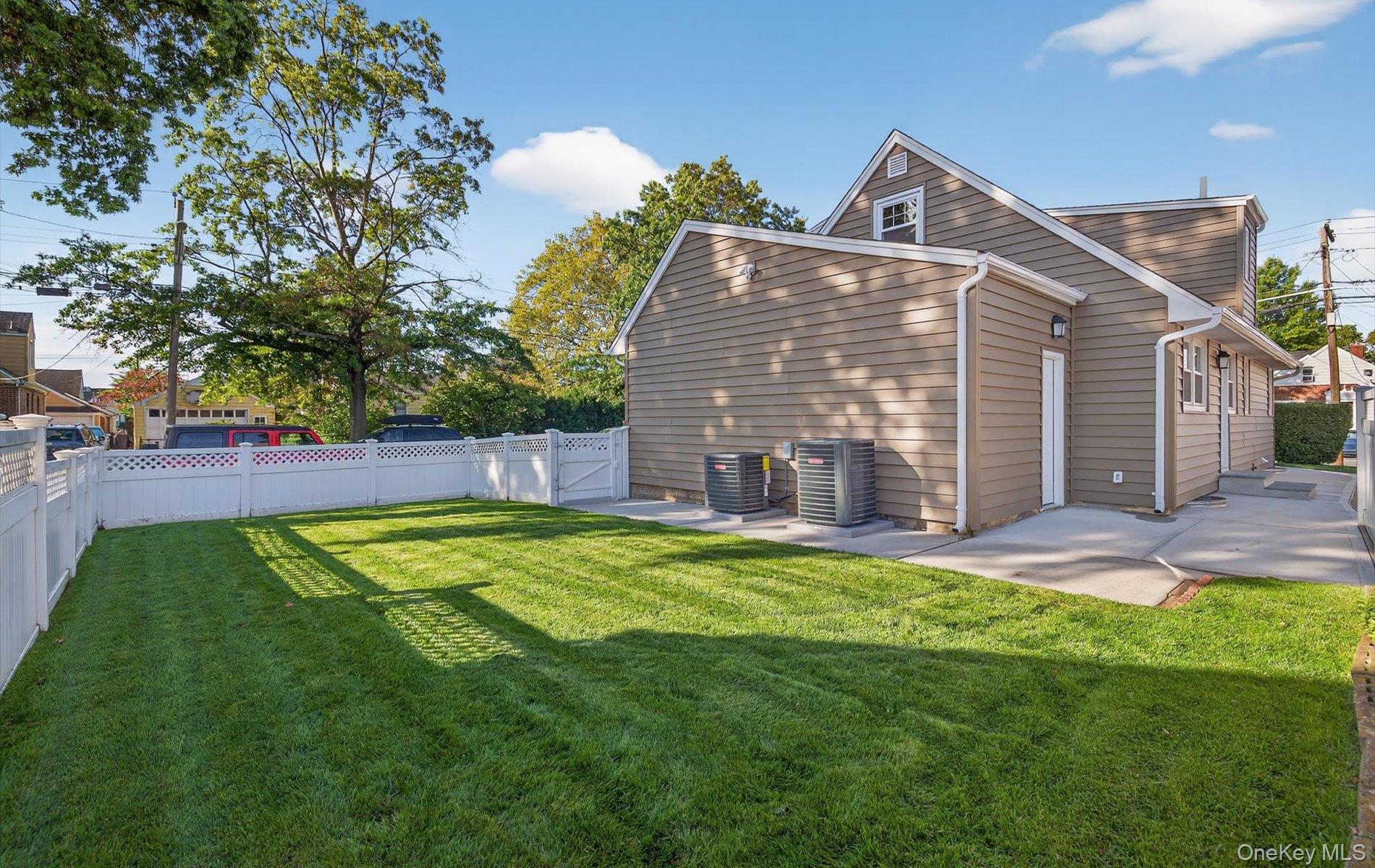 1098 Russell Street, Franklin Square, NY 11010