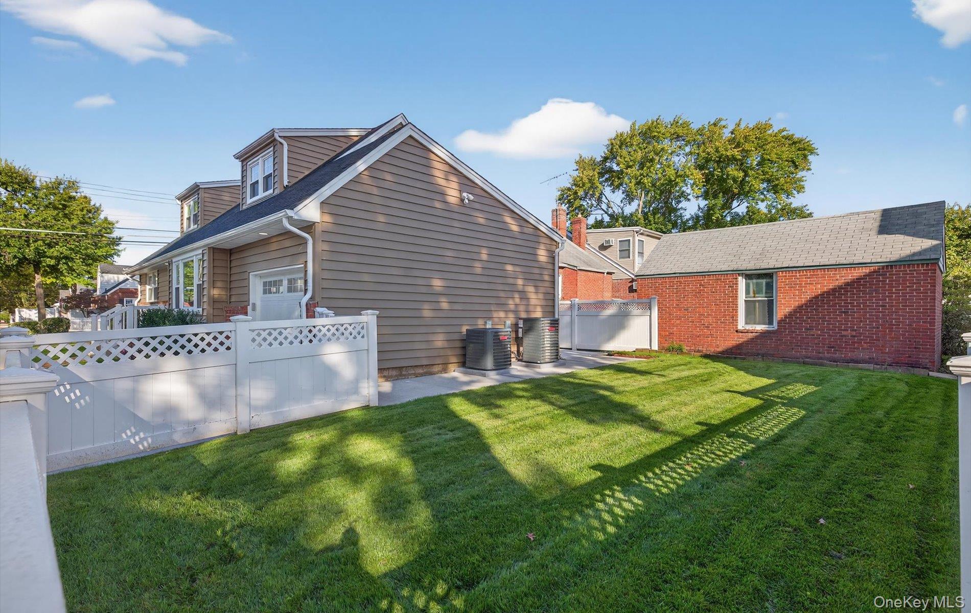 1098 Russell Street, Franklin Square, NY 11010