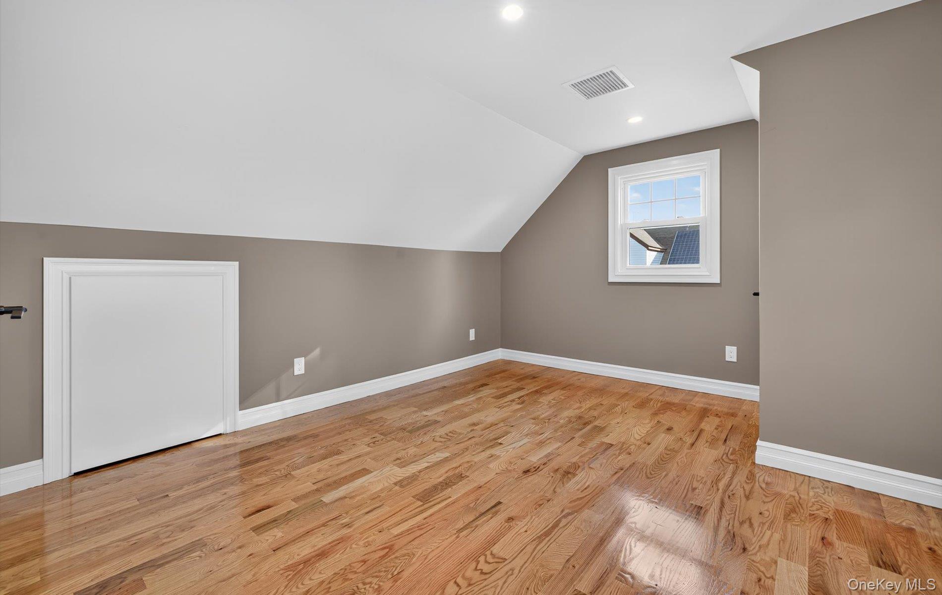 1098 Russell Street, Franklin Square, NY 11010