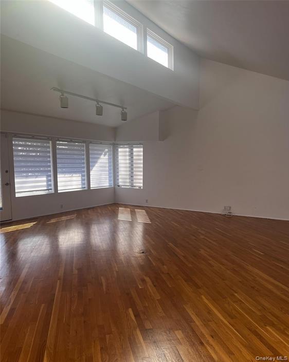 3 Artesian Way, Saint James, NY 11780