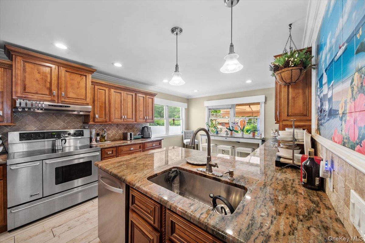 23 Meadow Road, Montrose, NY 10548