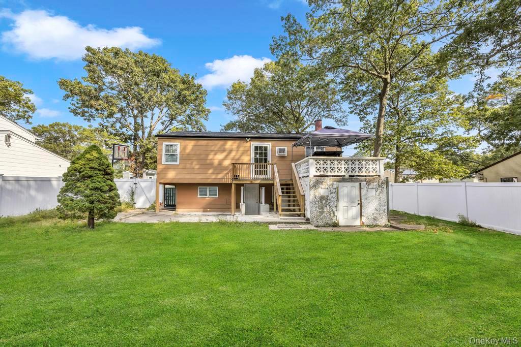 12 Roosevelt Avenue, Greenlawn, NY 11740