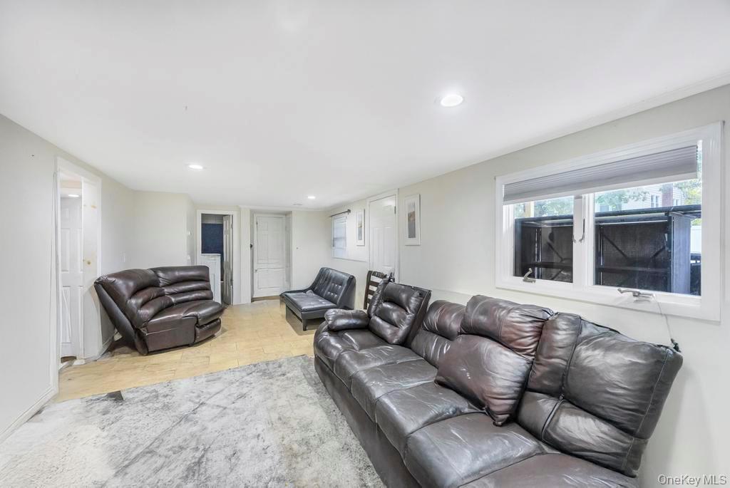 12 Roosevelt Avenue, Greenlawn, NY 11740