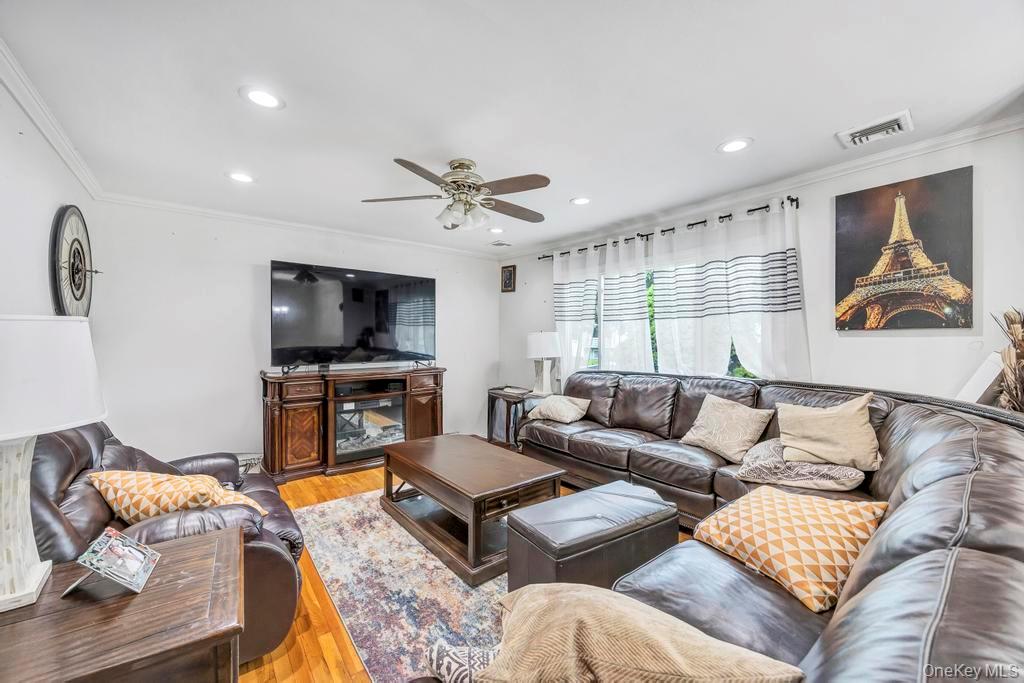 12 Roosevelt Avenue, Greenlawn, NY 11740