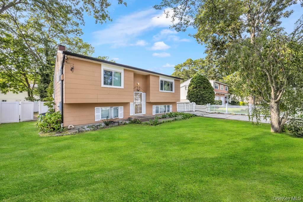 12 Roosevelt Avenue, Greenlawn, NY 11740