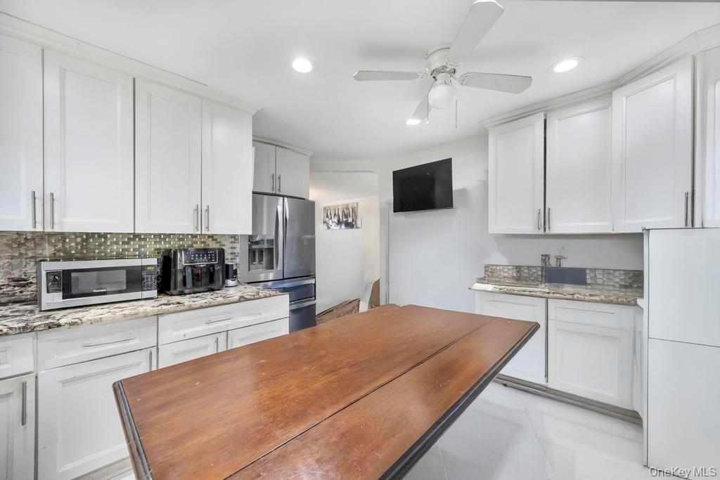 12 Roosevelt Avenue, Greenlawn, NY 11740