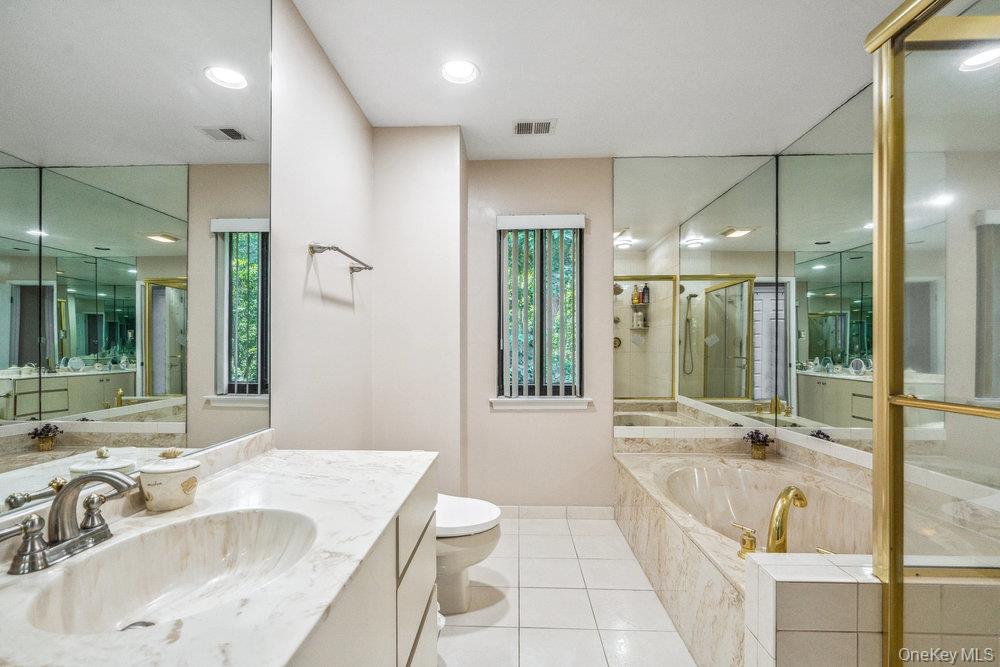 31 Club House Court # 31, Jericho, NY 11753