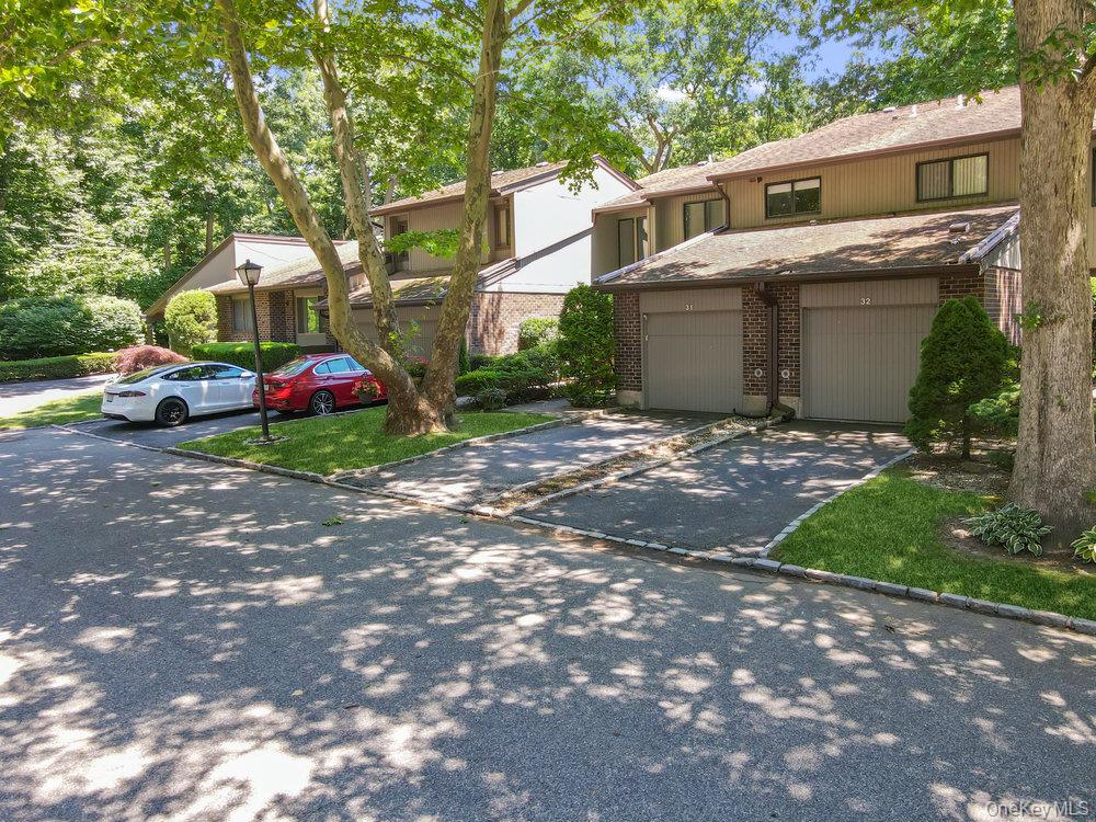 31 Club House Court # 31, Jericho, NY 11753