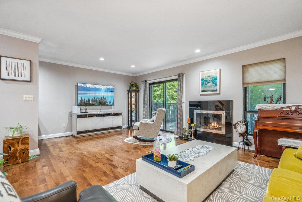 31 Club House Court # 31, Jericho, NY 11753